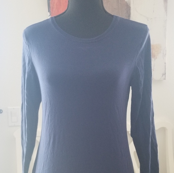 2 Women's long sleeve small T-shirts (Black and Navy) - Picture 7 of 8